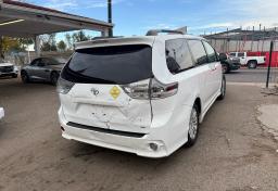 2013 Toyota Sienna photo