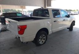 2023 Nissan Titan Crew Cab photo