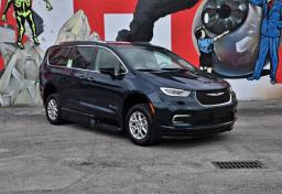 2021 Chrysler Pacifica photo