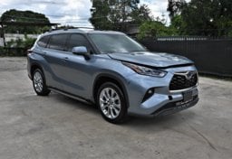 Picture of 2023 Toyota Highlander Hybrid