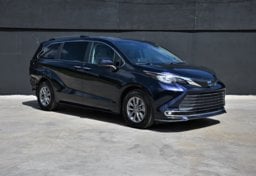 Picture of 2022 Toyota Sienna